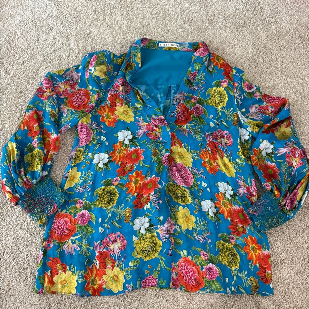 Alice + Olivia Sheila Balloon Sleeve Henley Top - Picture 3 of 4